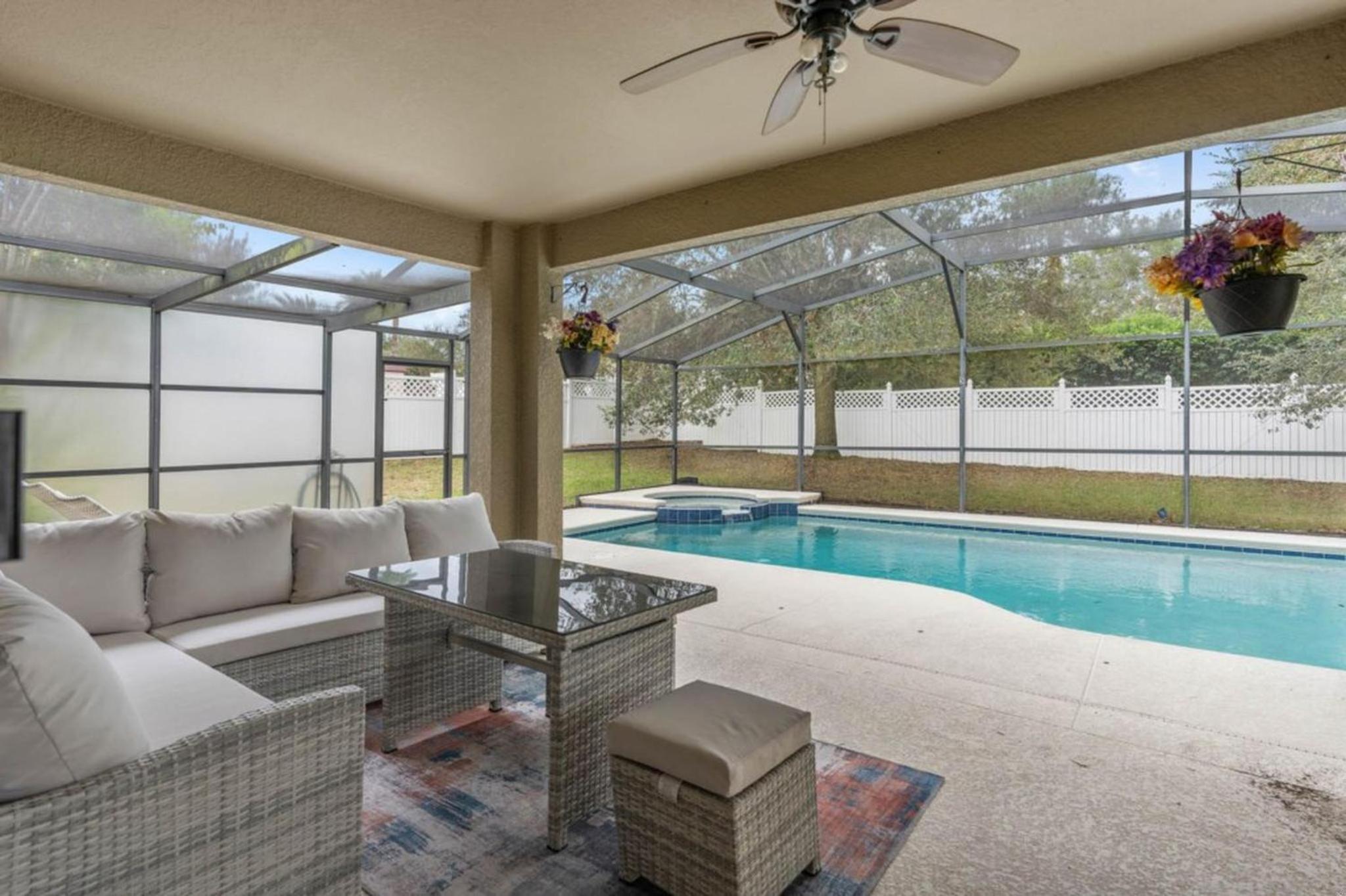 Legacy Park Villa: 5BR, Pool & Near Disney