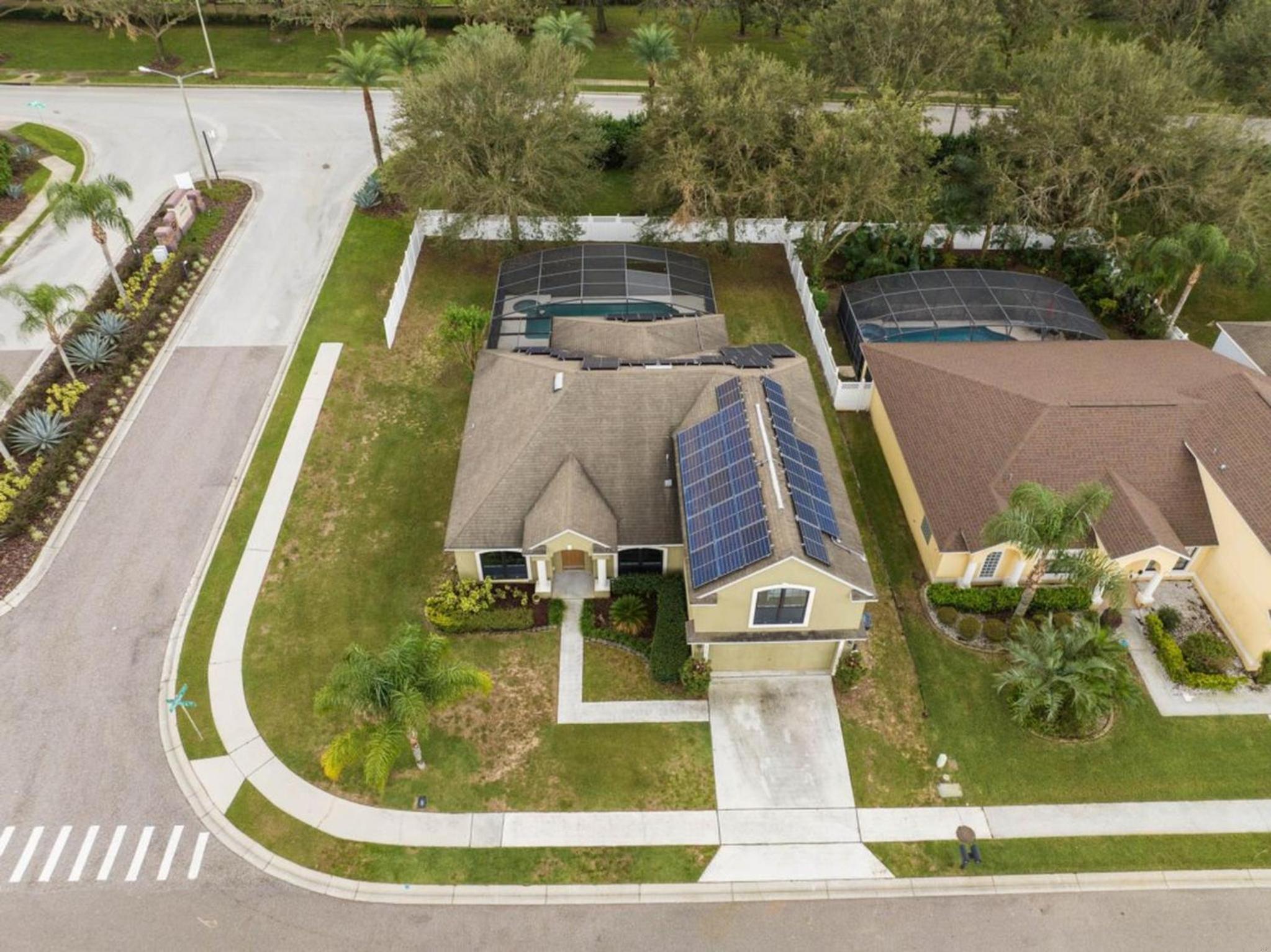 Legacy Park Villa: 5BR, Pool & Near Disney