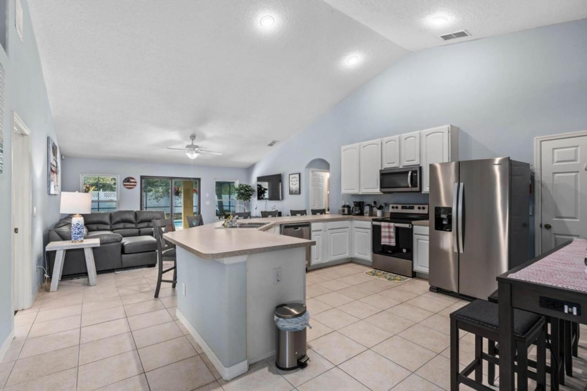 Legacy Park Villa: 5BR, Pool & Near Disney