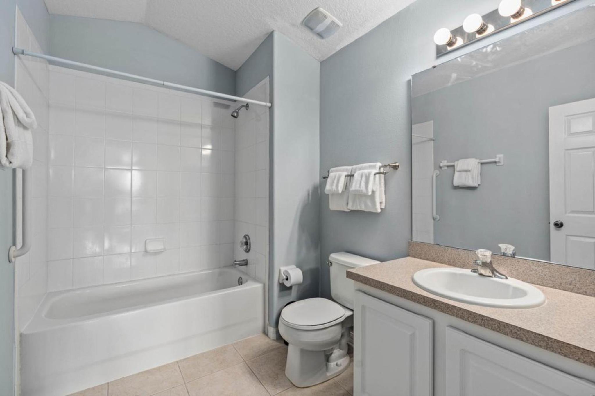 Legacy Park Villa: 5BR, Pool & Near Disney
