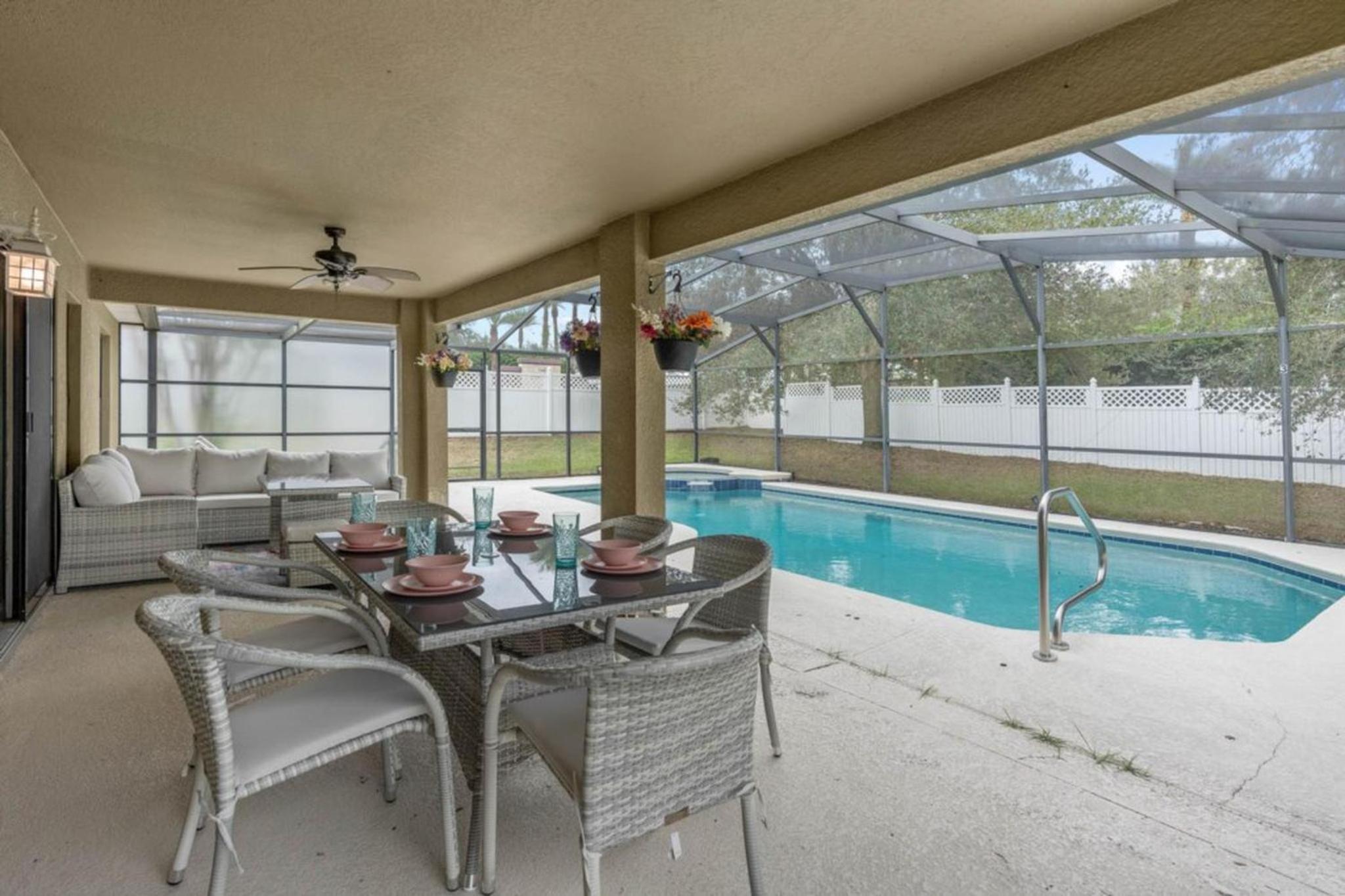 Legacy Park Villa: 5BR, Pool & Near Disney