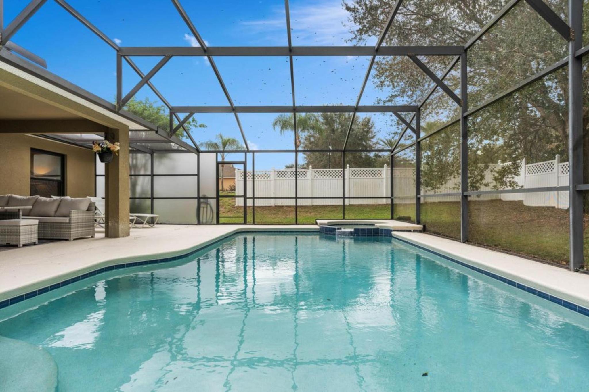 Legacy Park Villa: 5BR, Pool & Near Disney