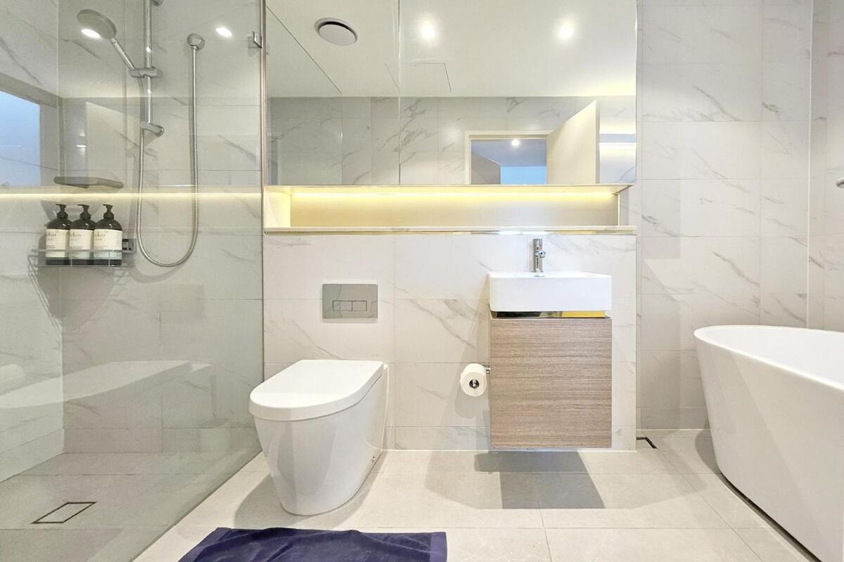 Family-Friendly 3 Levels Architect Home Near Airport Beach Sydney City FREE City Parking & Airport Pickup Available