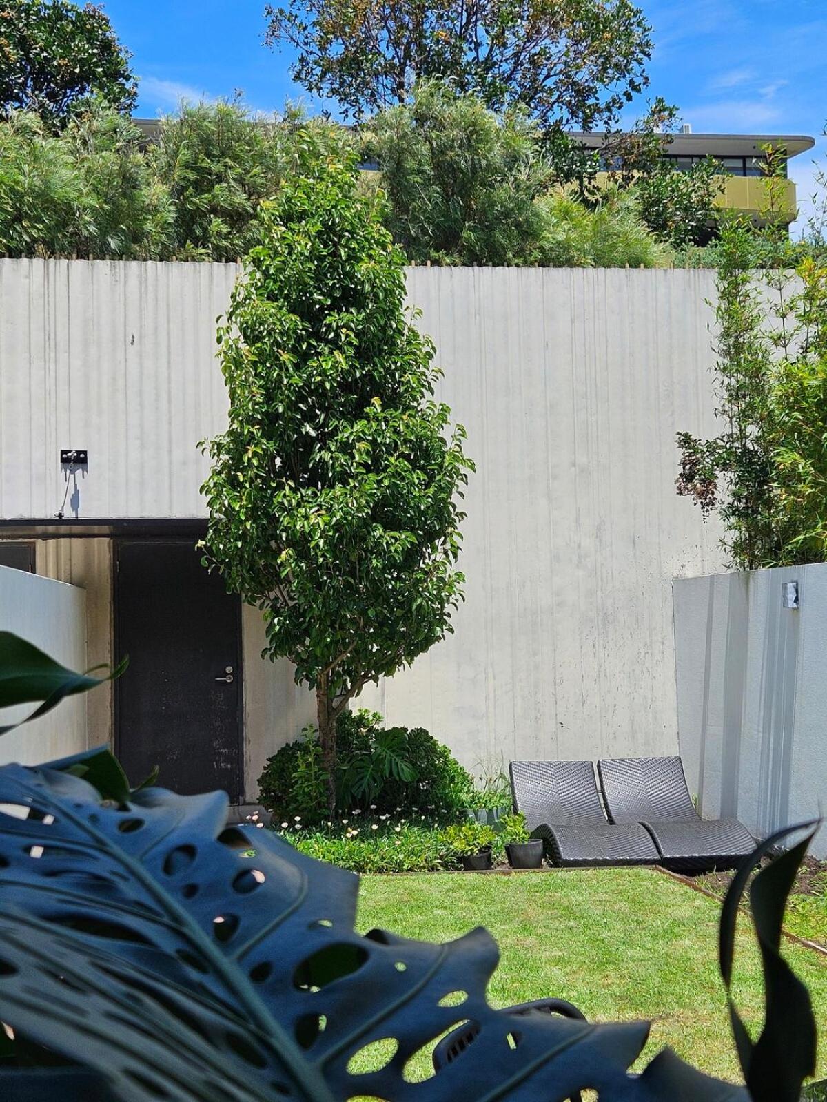 Family-Friendly 3 Levels Architect Home Near Airport Beach Sydney City FREE City Parking & Airport Pickup Available