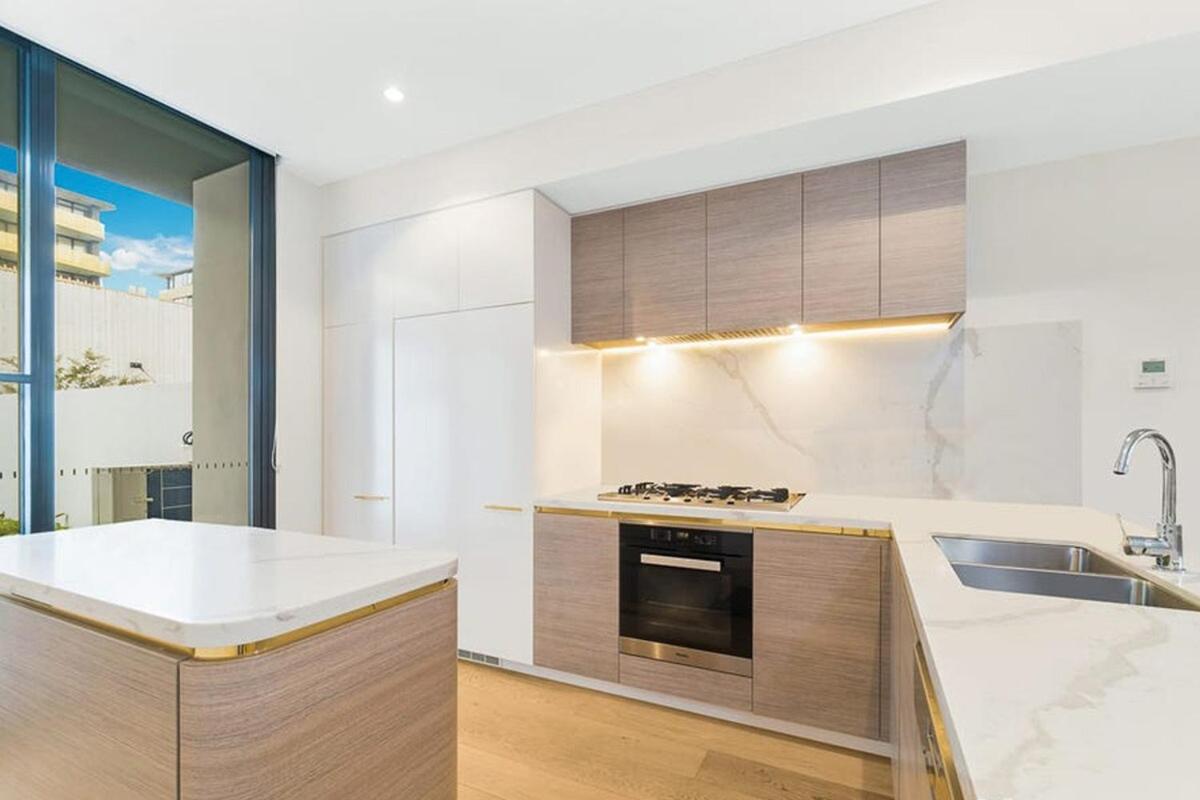 Family-Friendly 3 Levels Architect Home Near Airport Beach Sydney City FREE City Parking & Airport Pickup Available