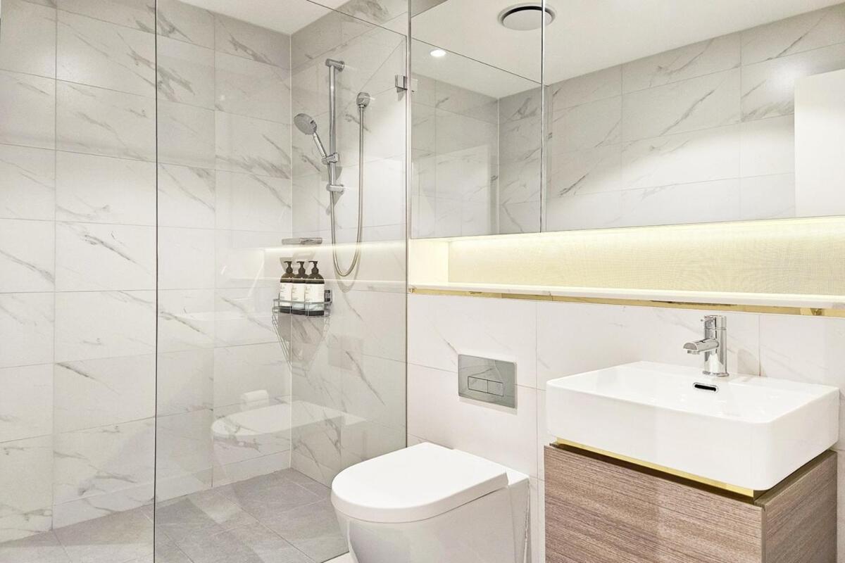 Family-Friendly 3 Levels Architect Home Near Airport Beach Sydney City FREE City Parking & Airport Pickup Available