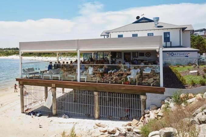Family-Friendly 3 Levels Architect Home Near Airport Beach Sydney City FREE City Parking & Airport Pickup Available