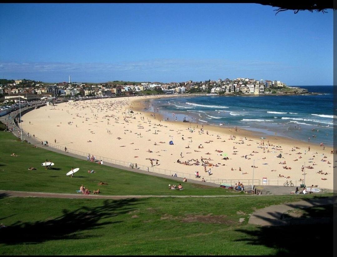 Family-Friendly 3 Levels Architect Home Near Airport Beach Sydney City FREE City Parking & Airport Pickup Available