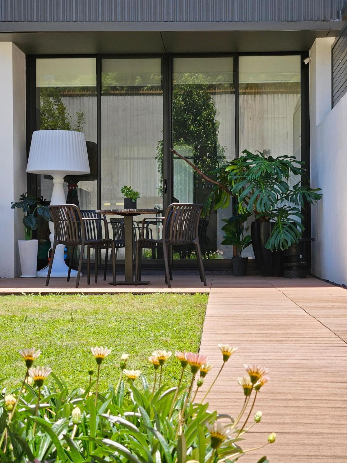 Family-Friendly 3 Levels Architect Home Near Airport Beach Sydney City FREE City Parking & Airport Pickup Available
