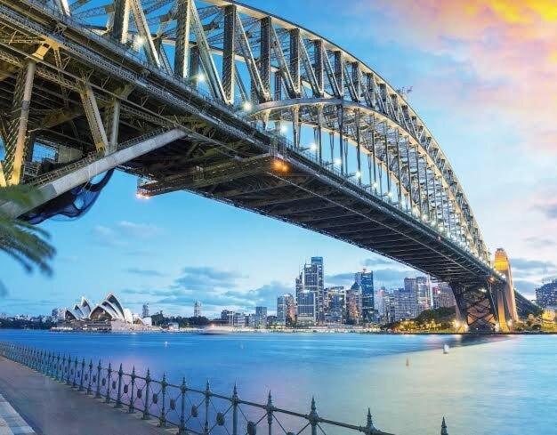 Family-Friendly 3 Levels Architect Home Near Airport Beach Sydney City FREE City Parking & Airport Pickup Available