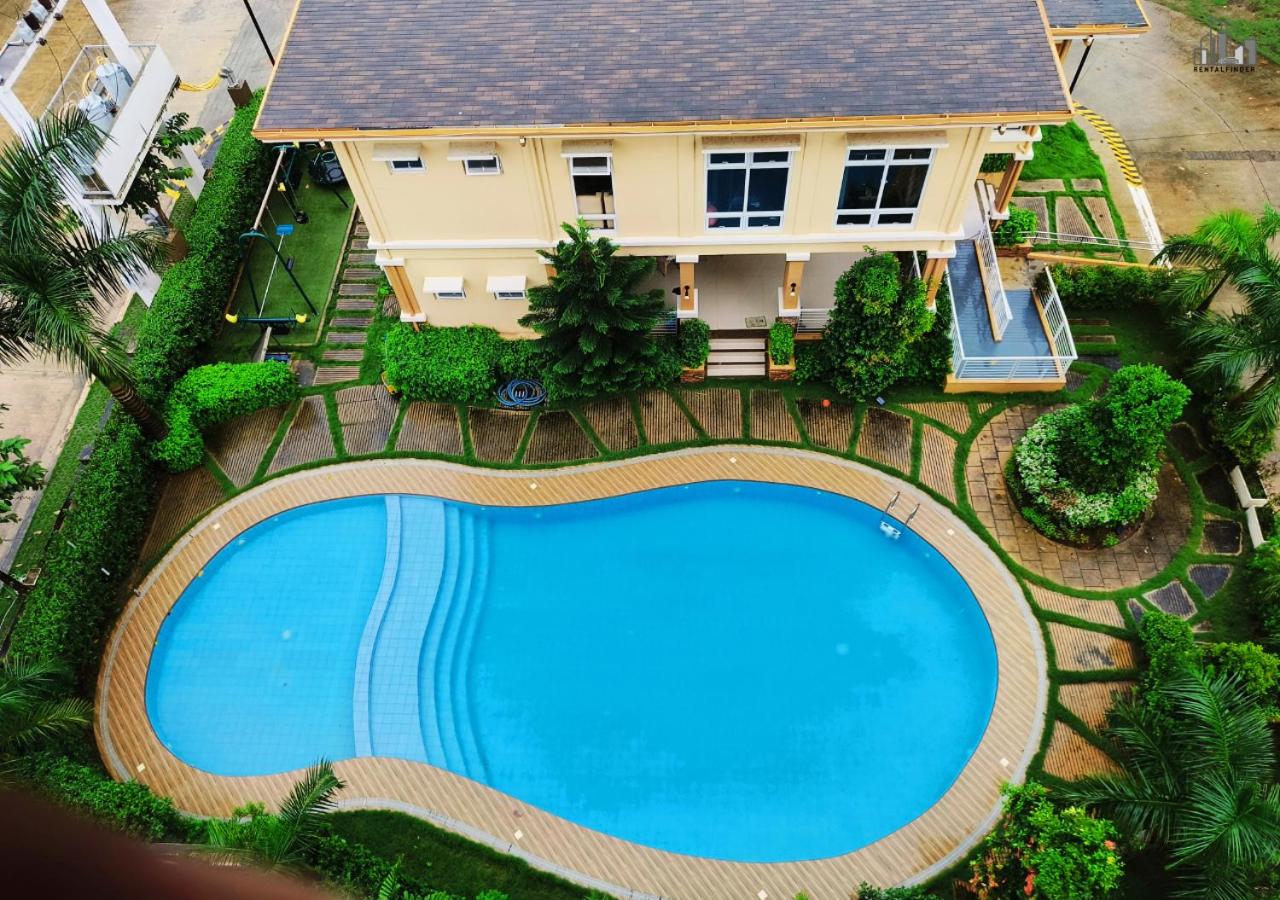 2BR Cozy Condo with a Balcony, FREE Pool, Gym Parking Near Airport - B2 6LusterB