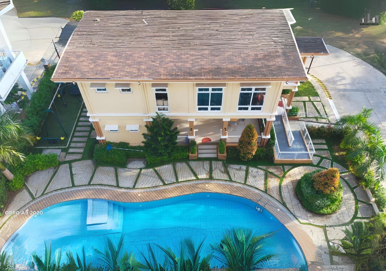 2BR Cozy Condo with a Balcony, FREE Pool, Gym Parking Near Airport - B2 6LusterB