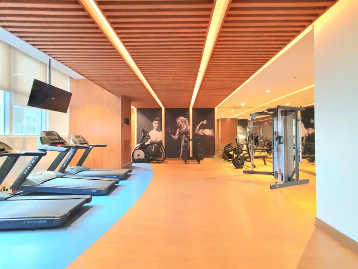7FF Cozy 1BR Park McKinley West near BGC & Venice Mall