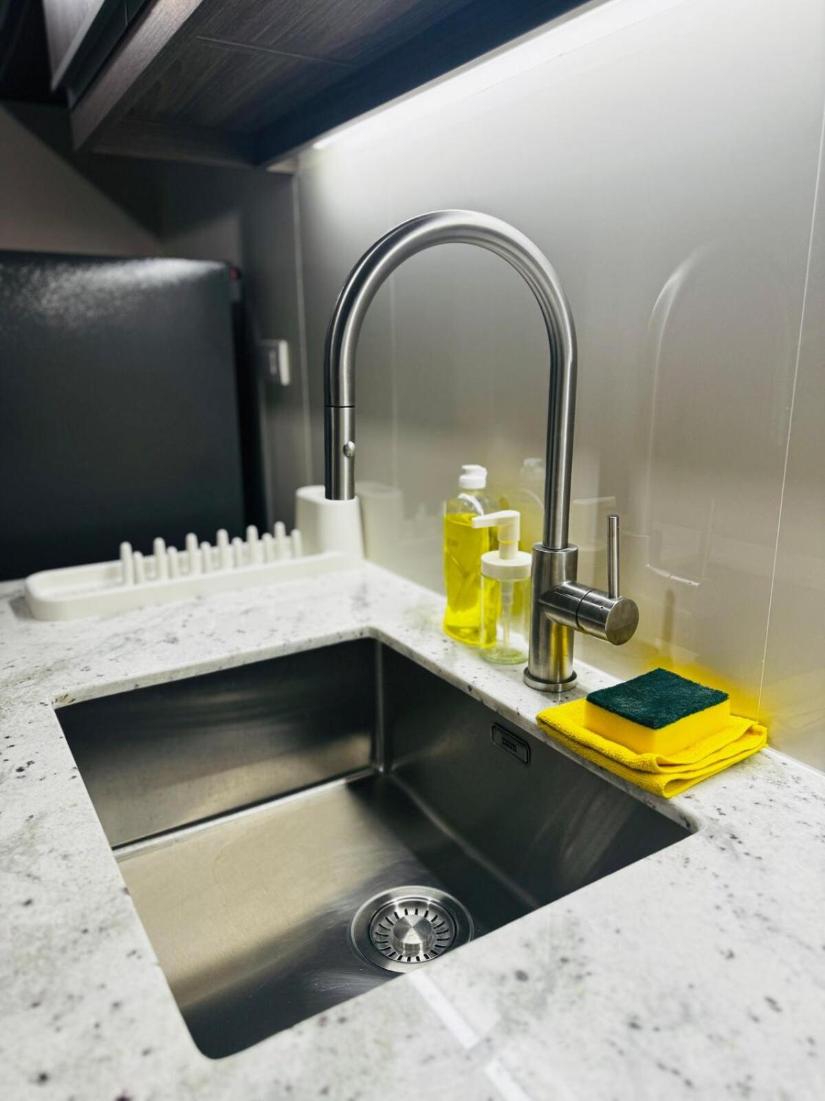 7FF Cozy 1BR Park McKinley West near BGC & Venice Mall