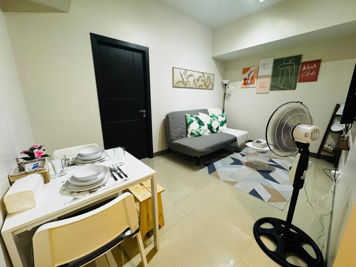 7FF Cozy 1BR Park McKinley West near BGC & Venice Mall