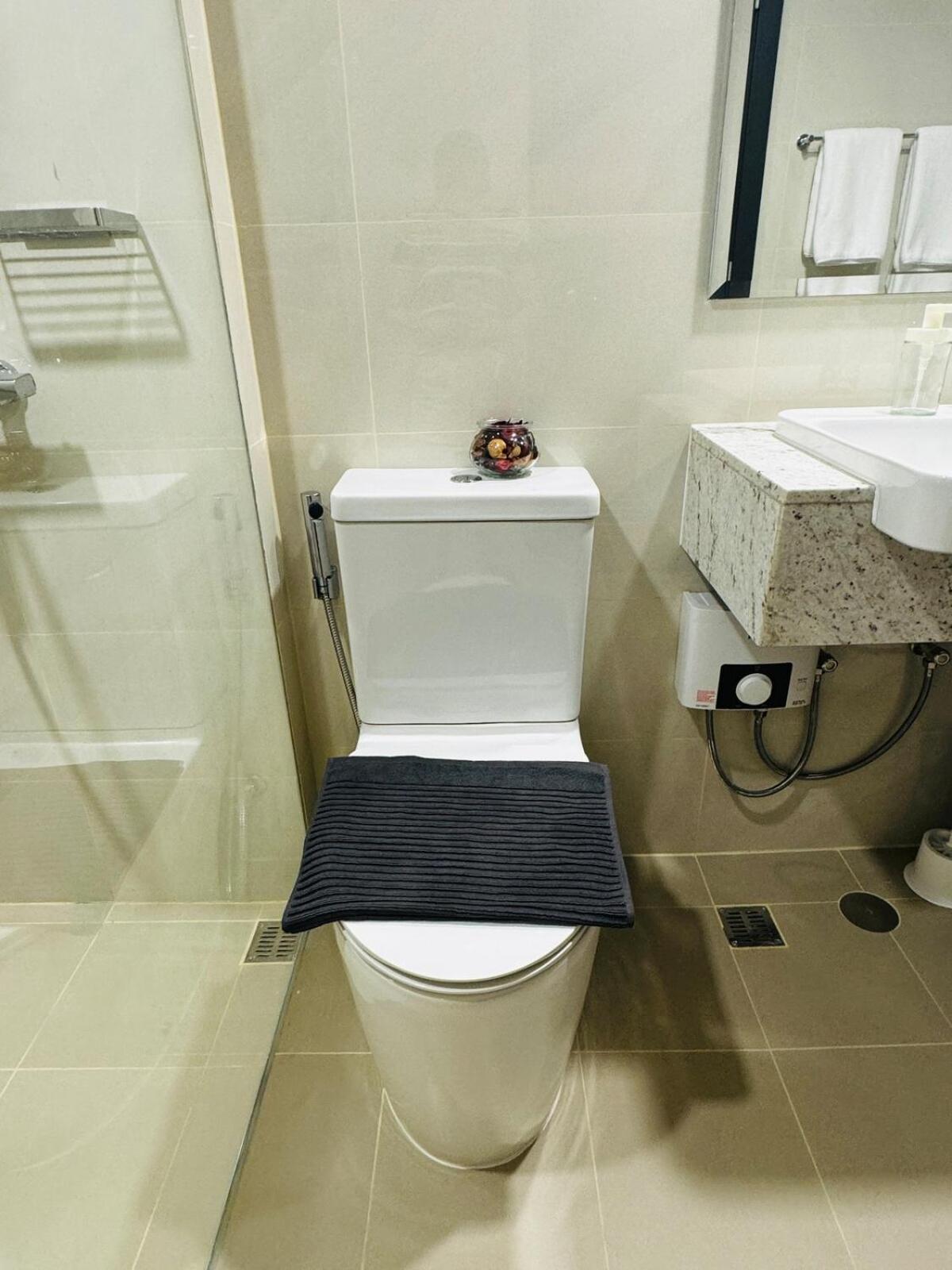 7FF Cozy 1BR Park McKinley West near BGC & Venice Mall