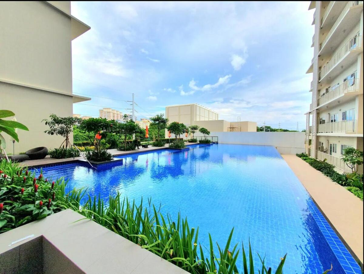 7FF Cozy 1BR Park McKinley West near BGC & Venice Mall
