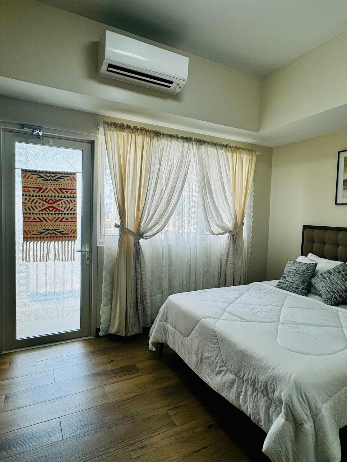 7FF Cozy 1BR Park McKinley West near BGC & Venice Mall