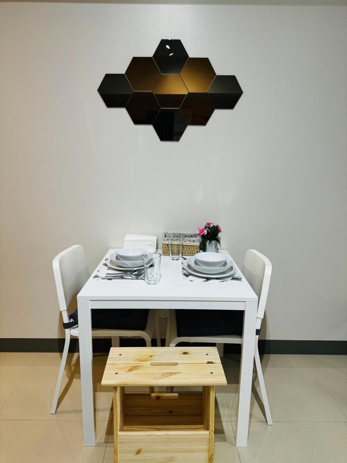 7FF Cozy 1BR Park McKinley West near BGC & Venice Mall