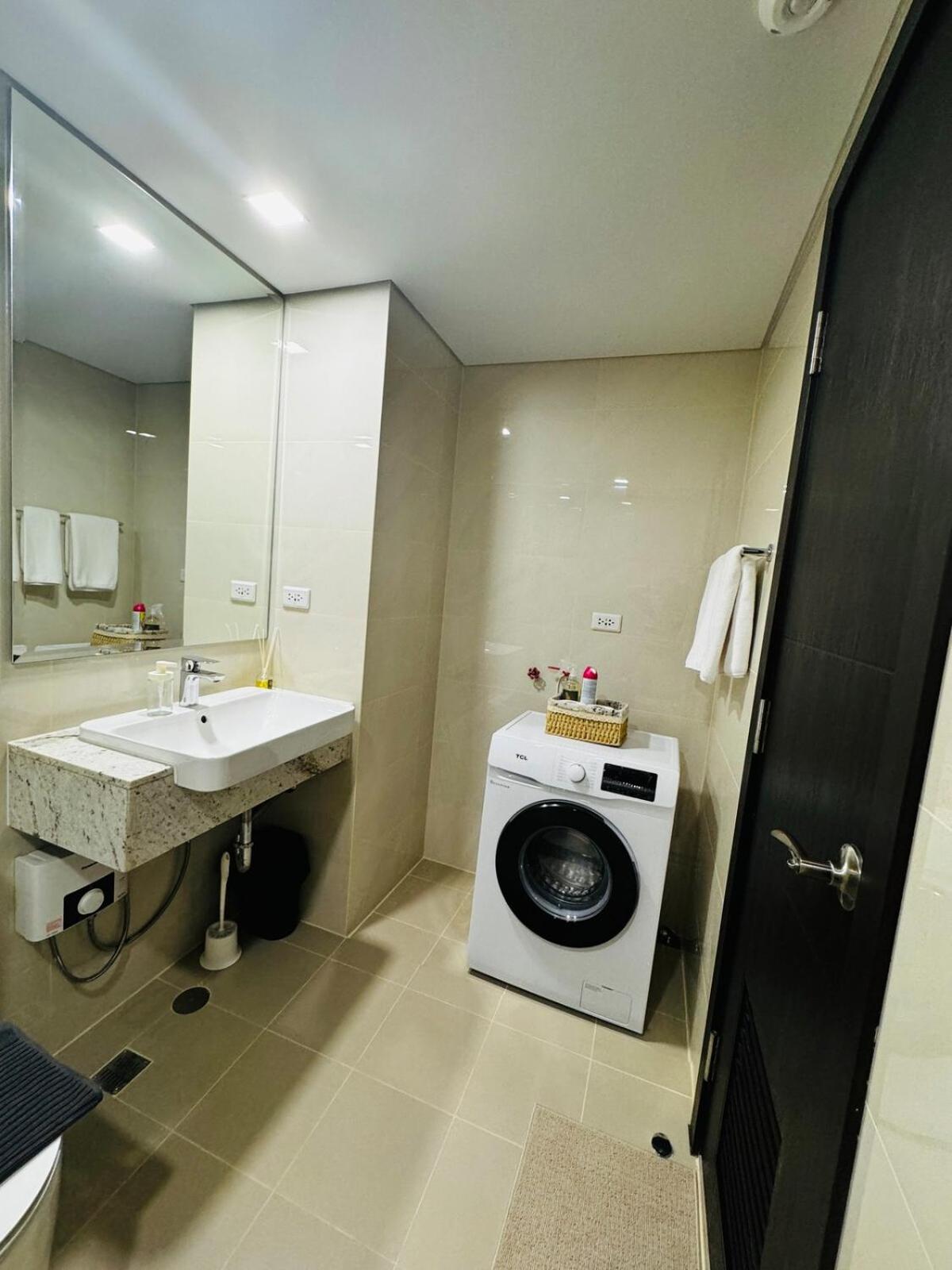 7FF Cozy 1BR Park McKinley West near BGC & Venice Mall