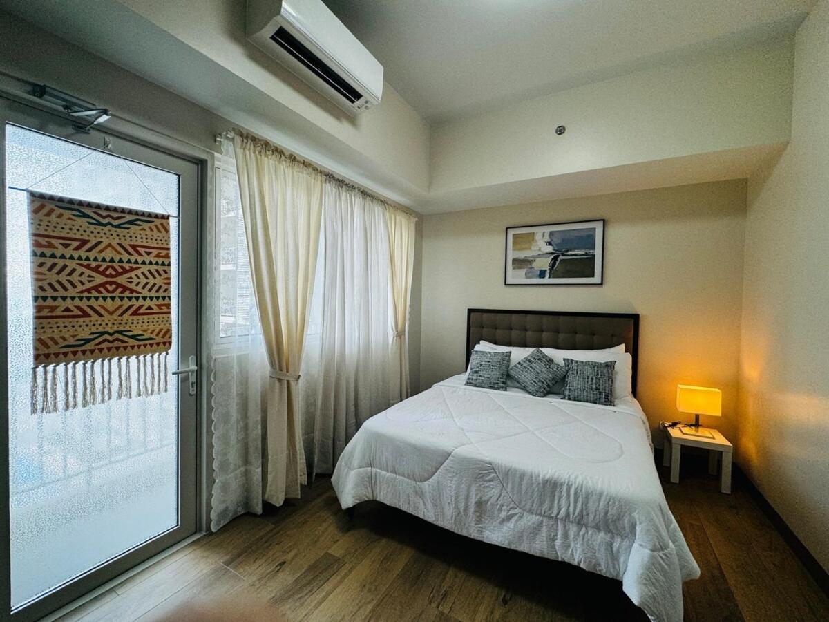 7FF Cozy 1BR Park McKinley West near BGC & Venice Mall