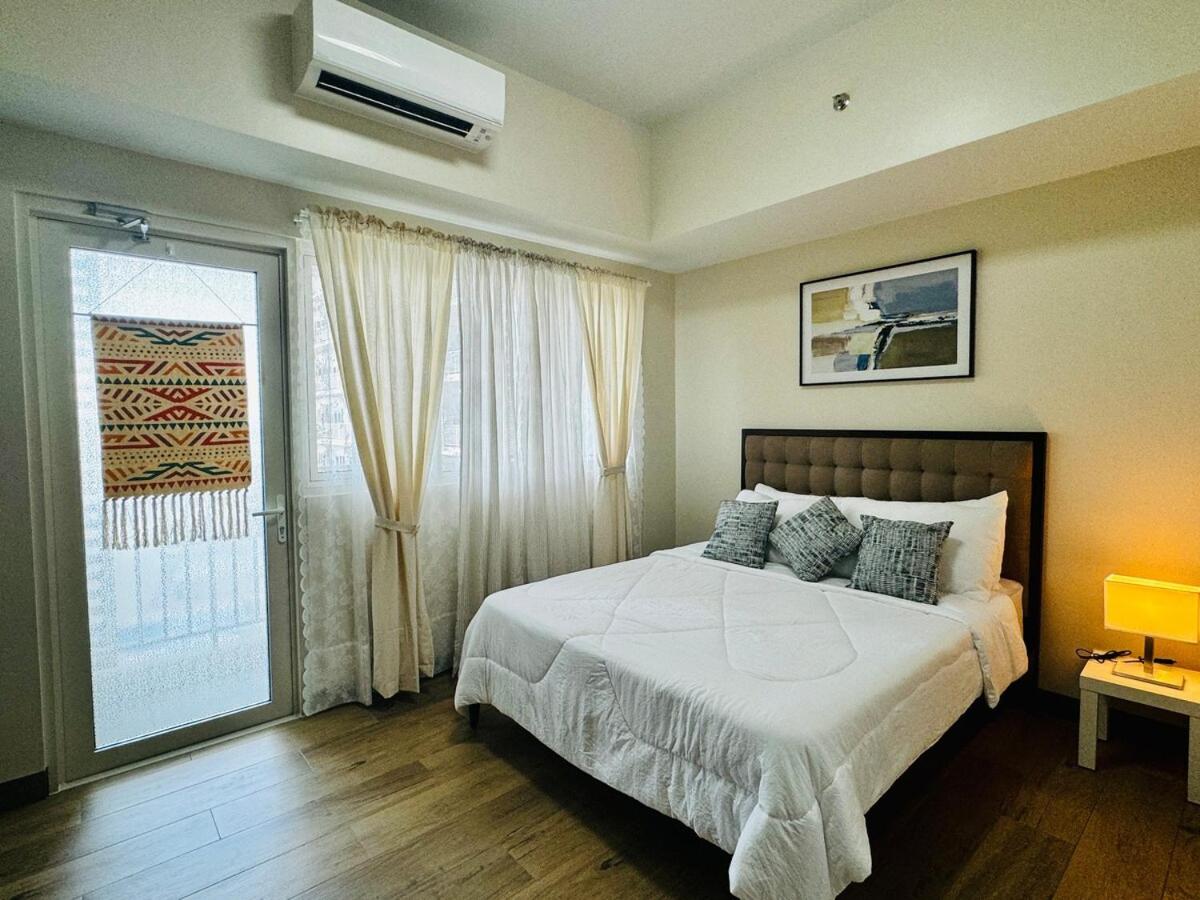 7FF Cozy 1BR Park McKinley West near BGC & Venice Mall