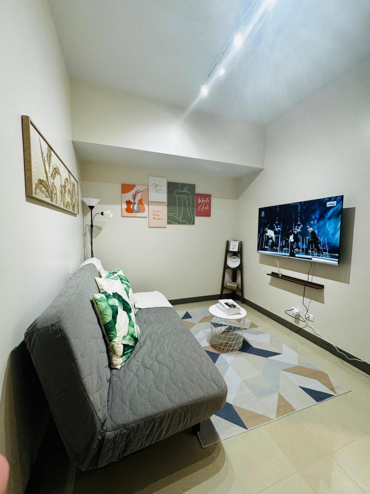 7FF Cozy 1BR Park McKinley West near BGC & Venice Mall