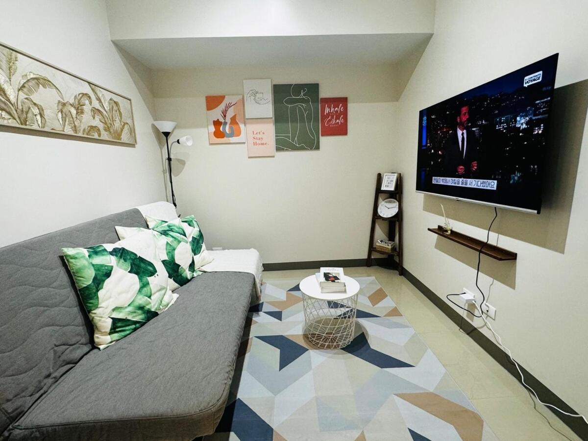 7FF Cozy 1BR Park McKinley West near BGC & Venice Mall