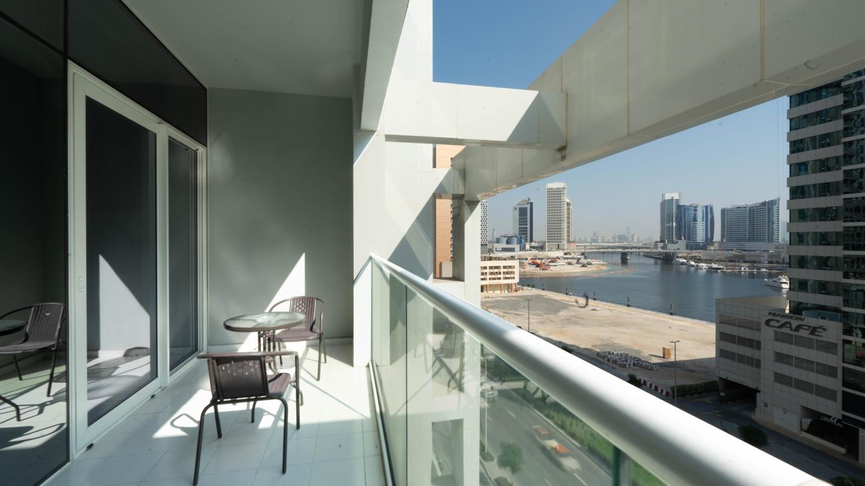 Keyrock Living - Luxury 1BR with Lake View at Reva