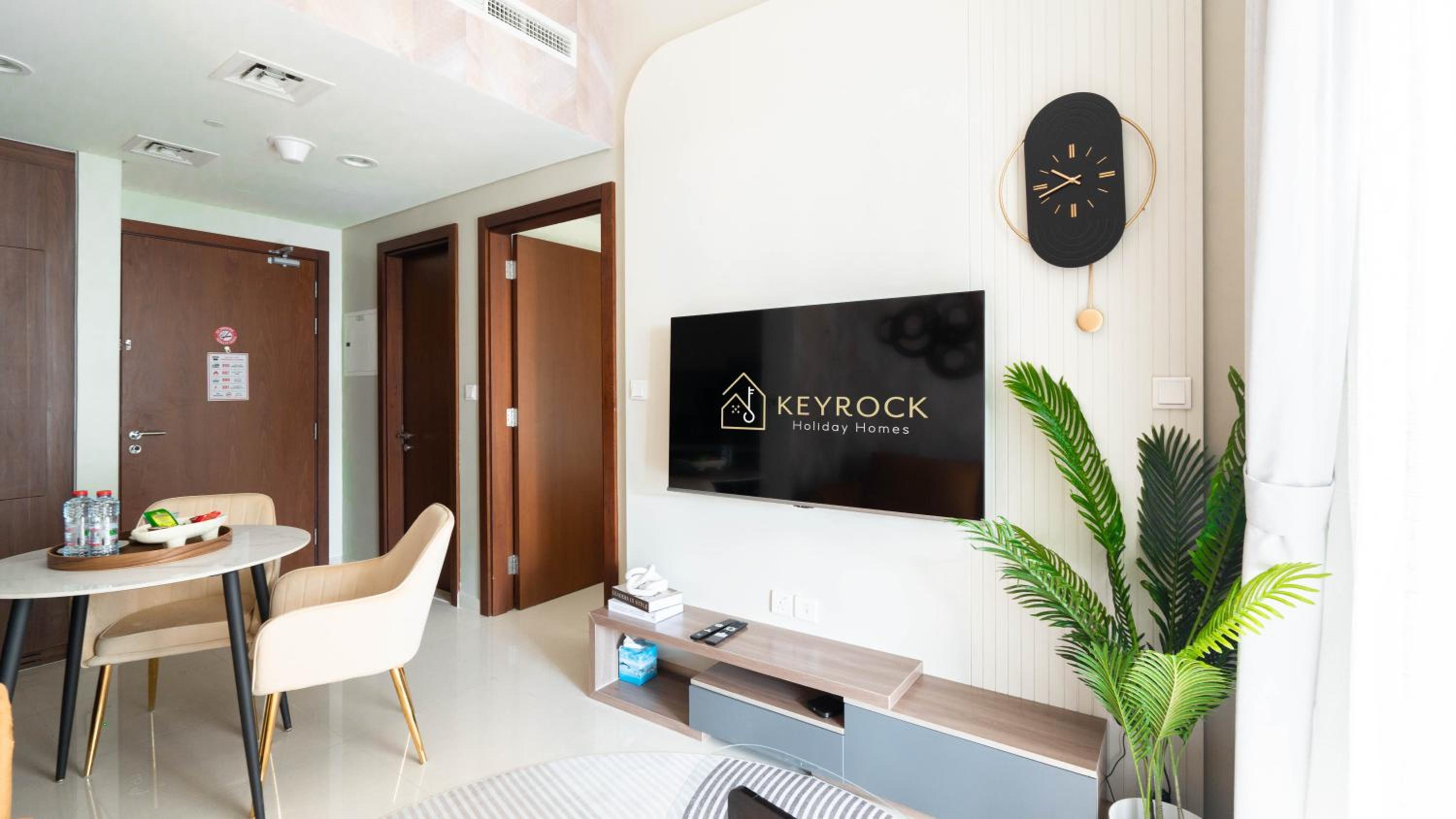 Keyrock Living - Luxury 1BR with Lake View at Reva