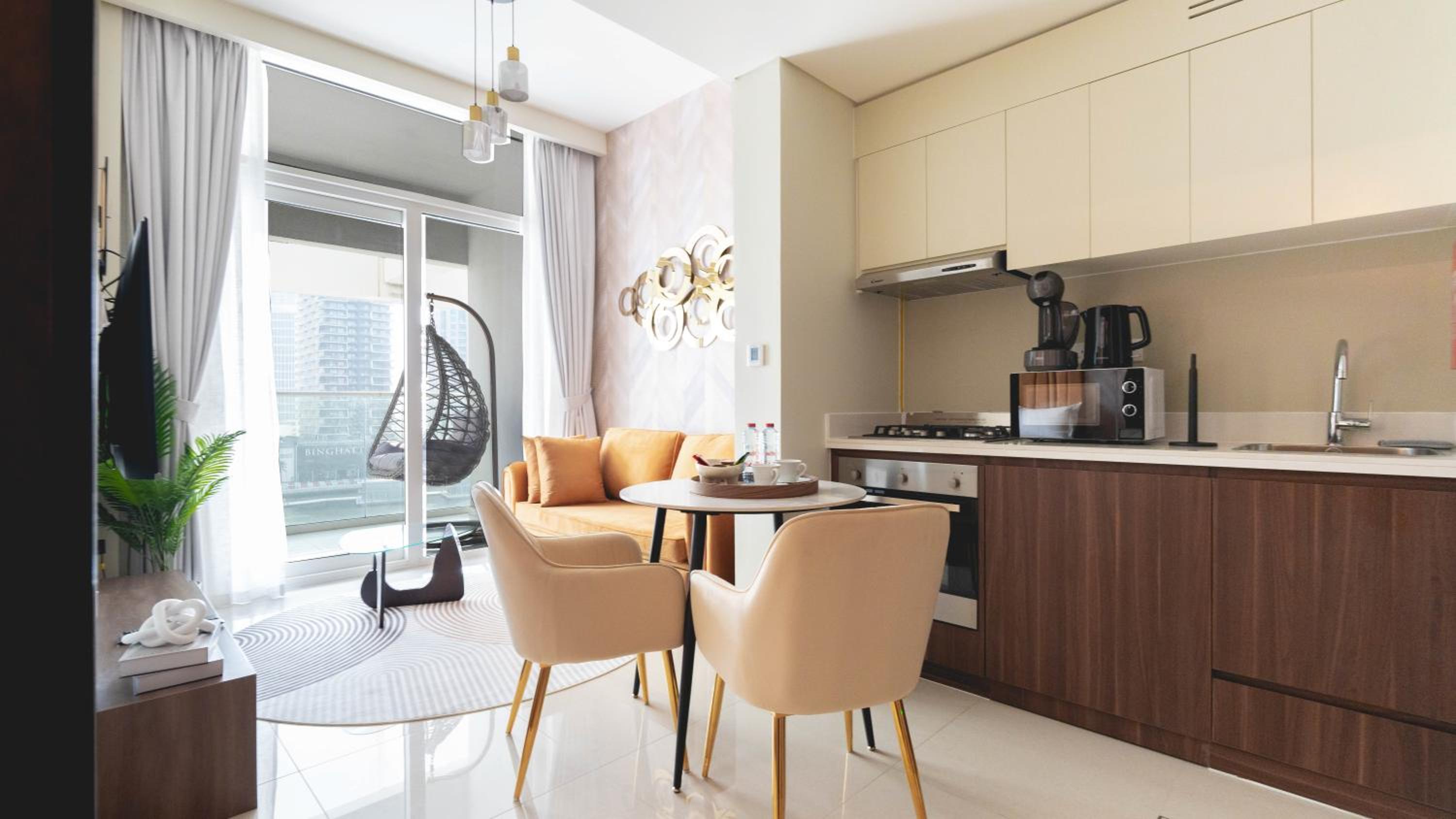 Keyrock Living - Luxury 1BR with Lake View at Reva