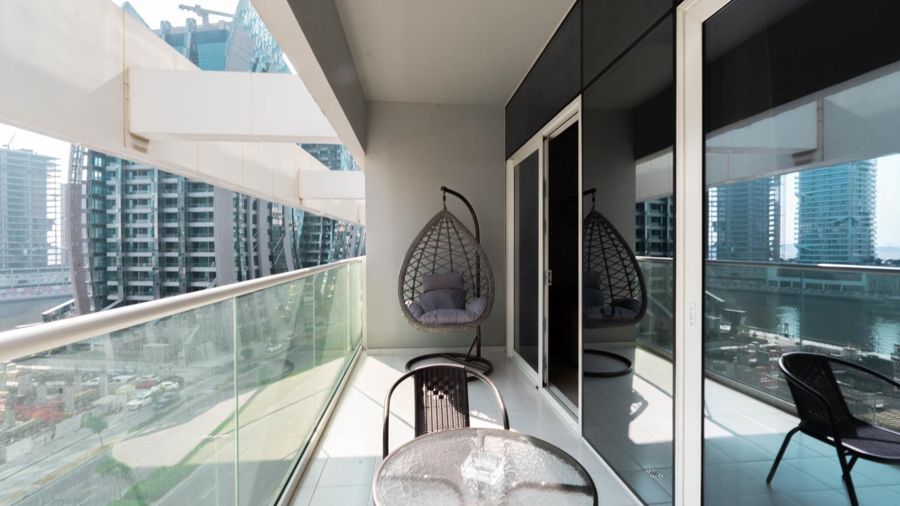 Keyrock Living - Luxury 1BR with Lake View at Reva