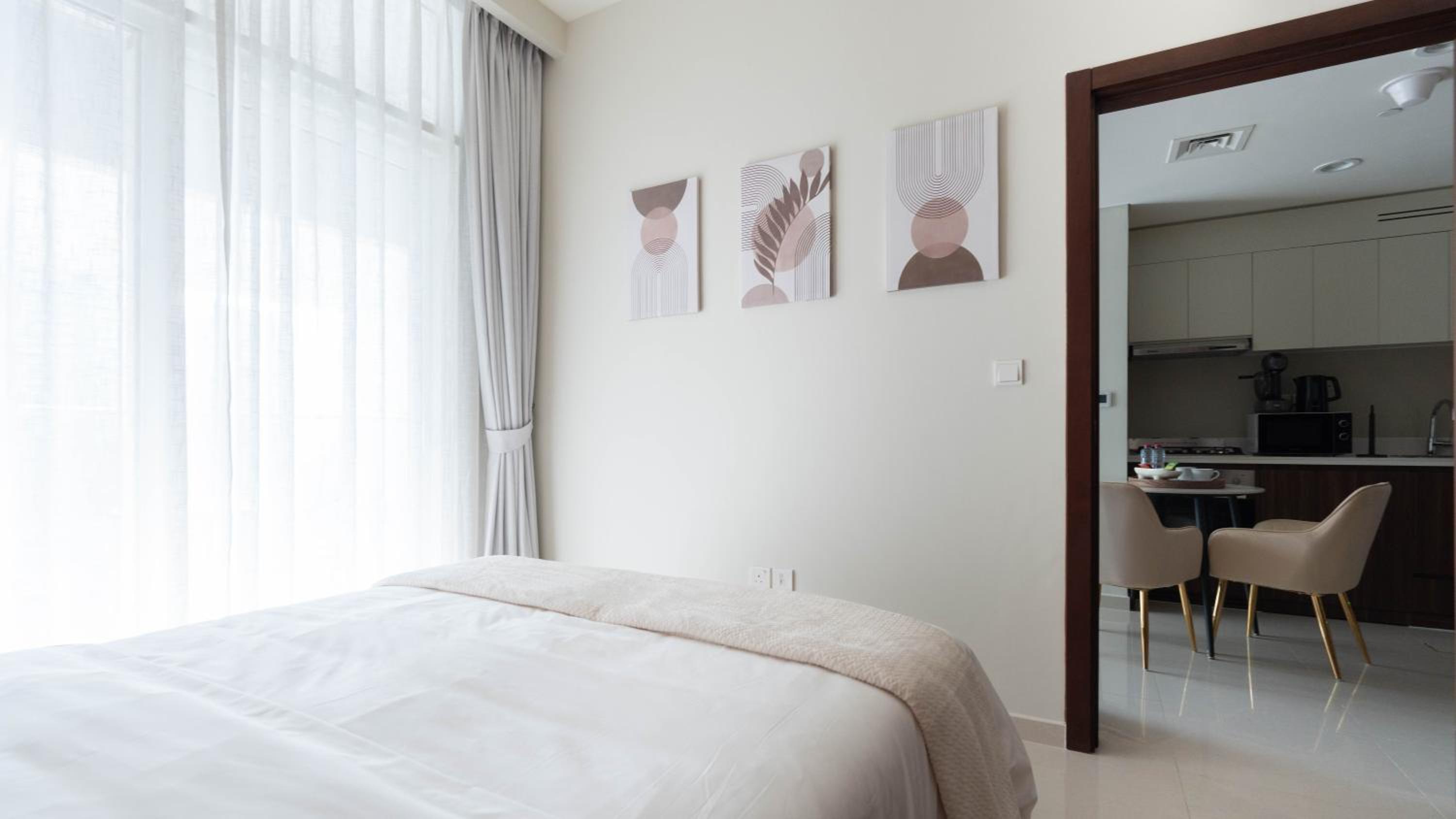 Keyrock Living - Luxury 1BR with Lake View at Reva
