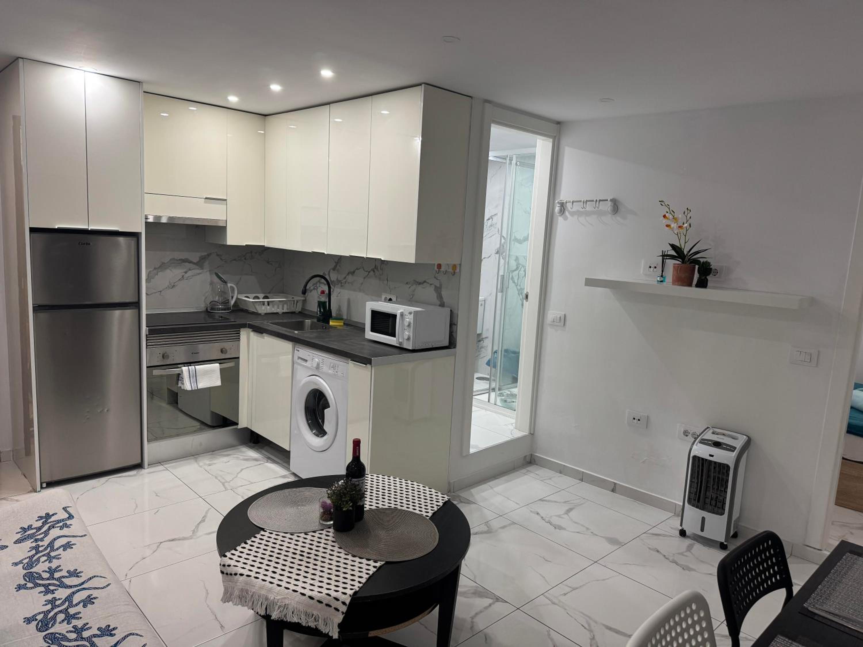 Heart of Los Cristianos Modern Apartment Close to the Sea in Tenerife