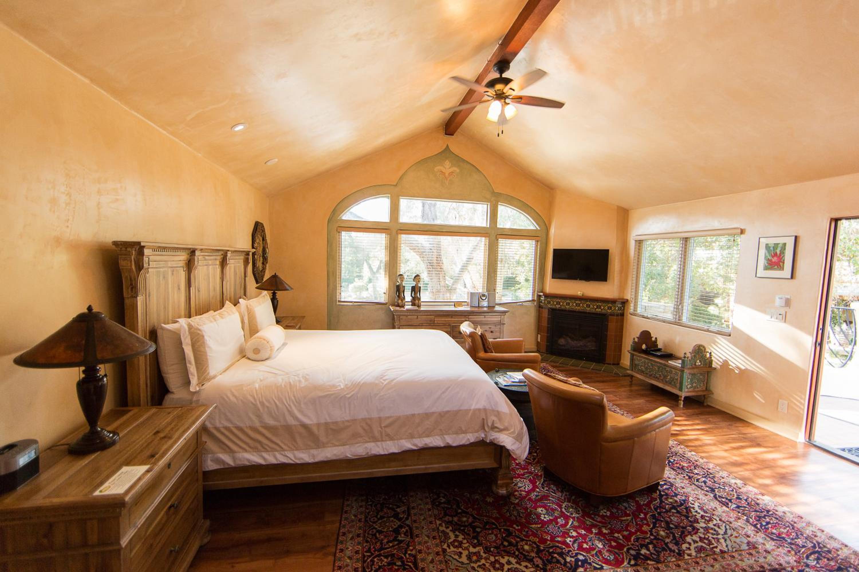 Ojai Vacations - The Emerald Iguana Inn - Property Image 4