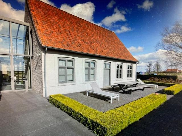 SCHRAVENHOEk met indoorzwembad en sauna