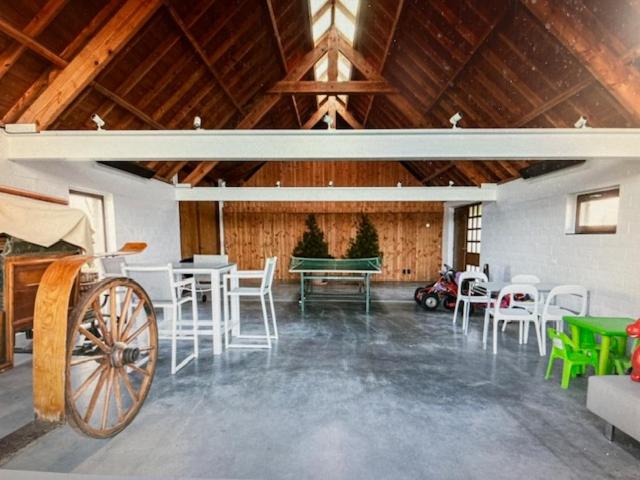 SCHRAVENHOEk met indoorzwembad en sauna