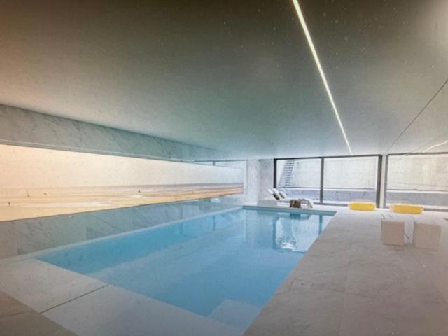 SCHRAVENHOEk met indoorzwembad en sauna
