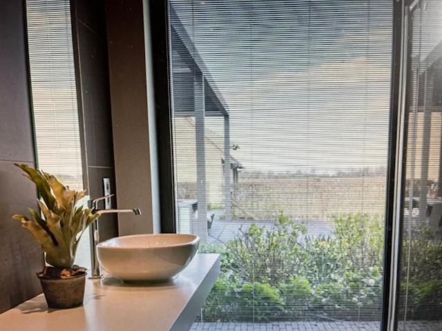 SCHRAVENHOEk met indoorzwembad en sauna