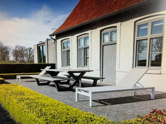 SCHRAVENHOEk met indoorzwembad en sauna