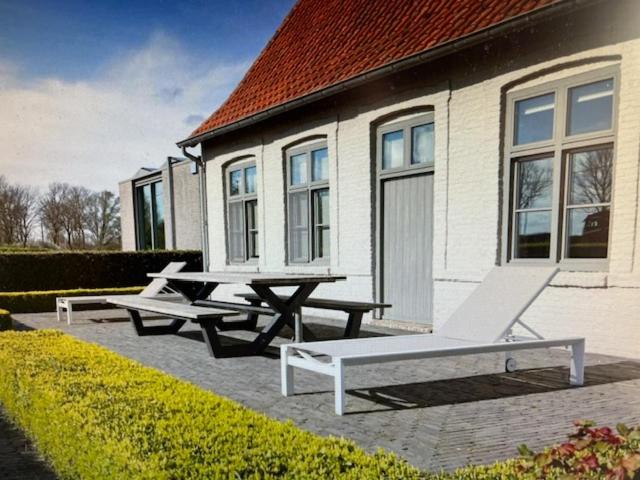 SCHRAVENHOEk met indoorzwembad en sauna
