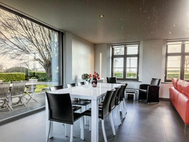 SCHRAVENHOEk met indoorzwembad en sauna