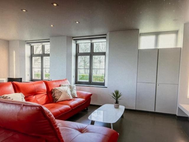 SCHRAVENHOEk met indoorzwembad en sauna