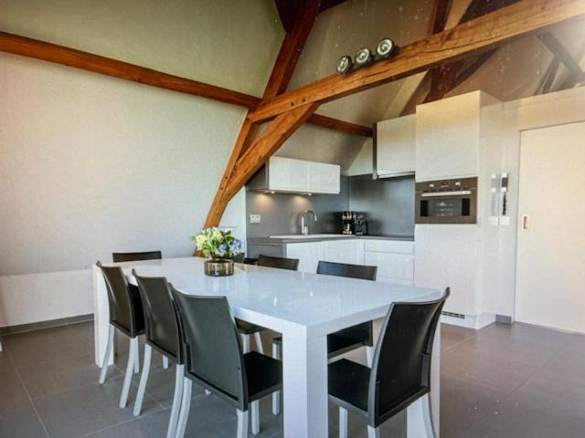 SCHRAVENHOEk met indoorzwembad en sauna