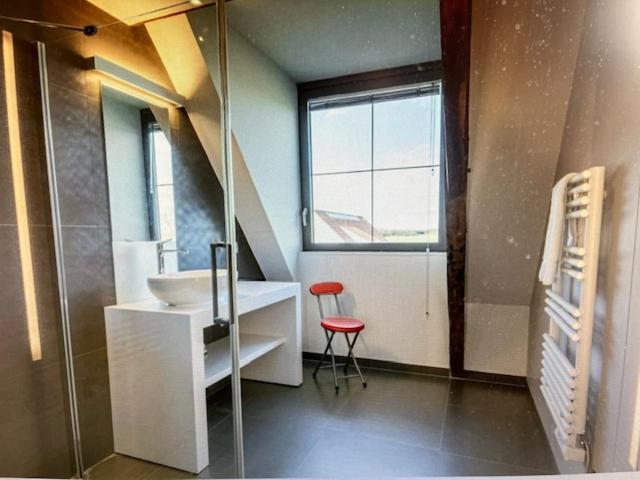 SCHRAVENHOEk met indoorzwembad en sauna