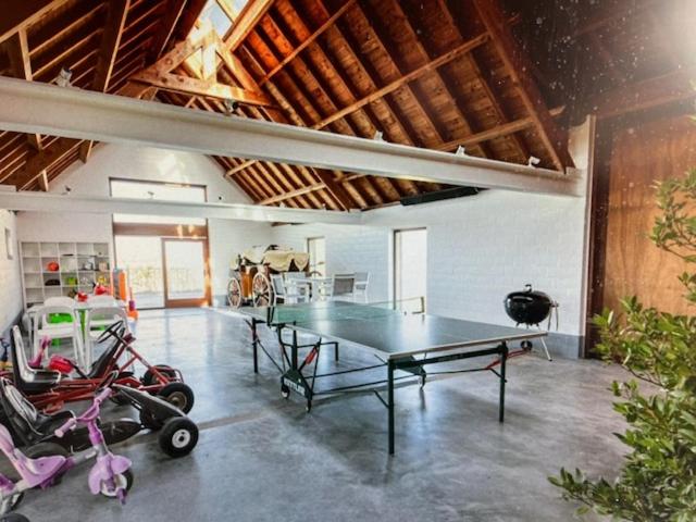 SCHRAVENHOEk met indoorzwembad en sauna