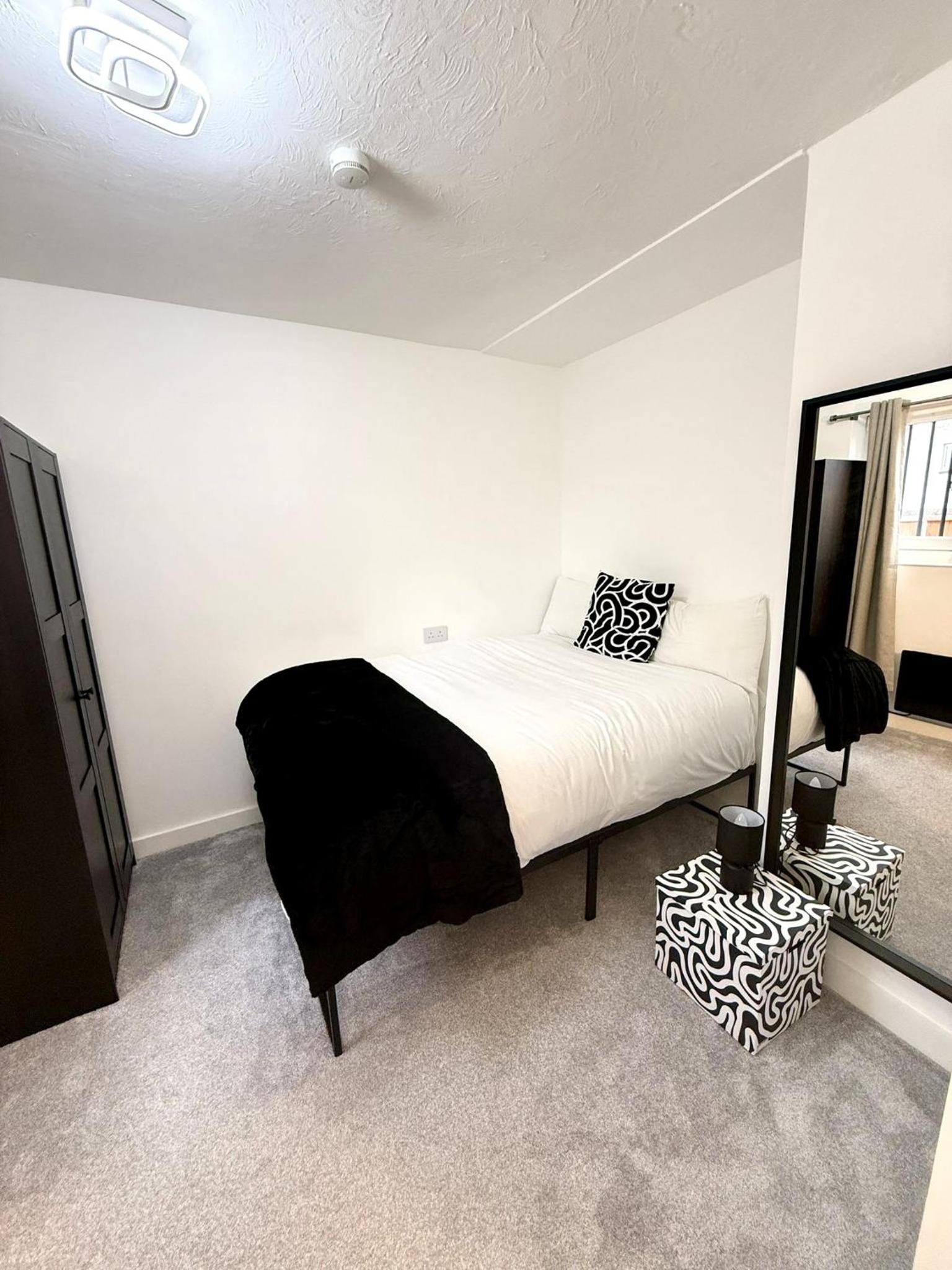 Auracasa Monarch suite