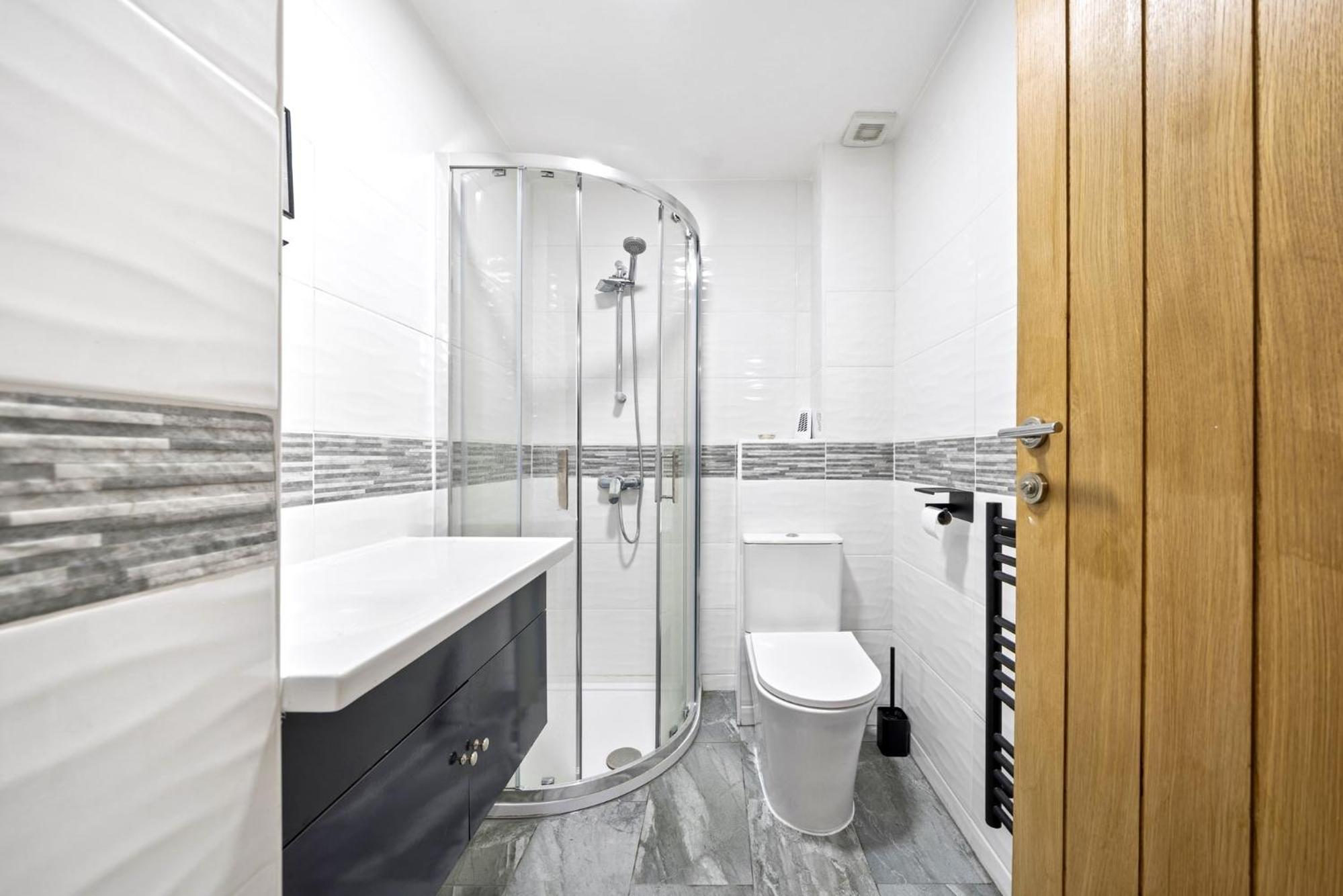 Auracasa Monarch suite