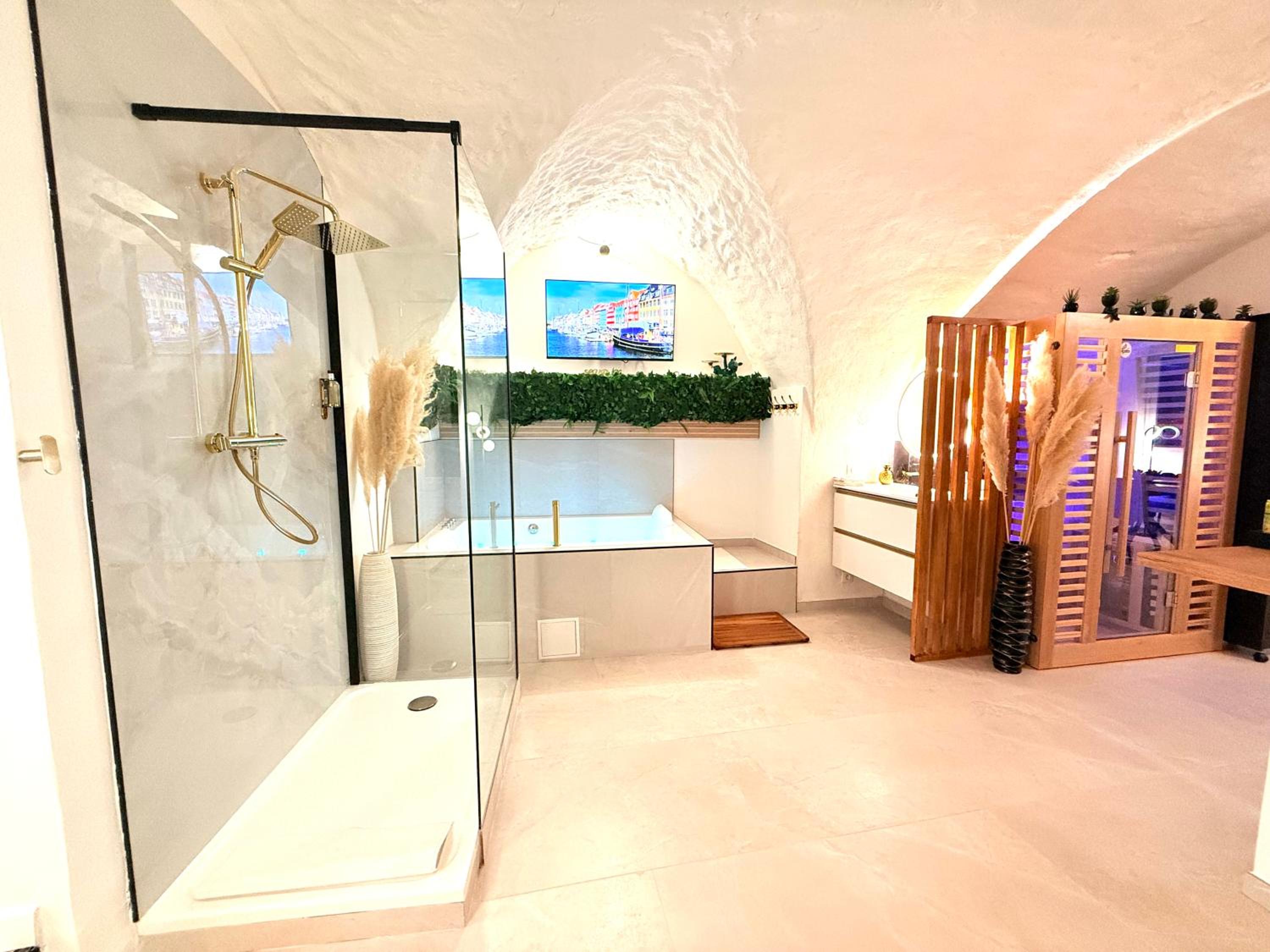 Suite Privative Spa Jacuzzi Sauna - Proche Montpellier