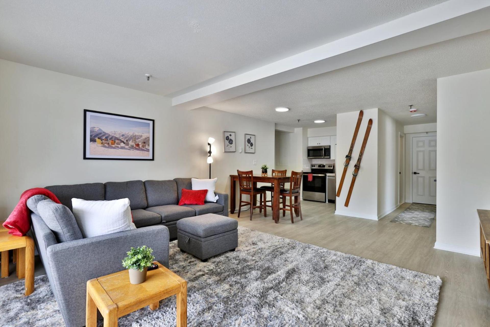Mountain Green Resort - 2BR, 2BA Renovated Condo, Pool, Hot Tub, Shuttle, Gym, Restaurant